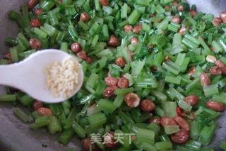 芹菜拌花生米的做法步骤:8