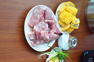 简单的美味养身汤---玉米排骨汤的做法步骤：1