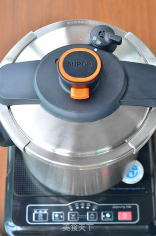 简单的美味养身汤---玉米排骨汤的做法步骤：6