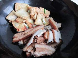 五花肉炖豆腐的做法步骤:10