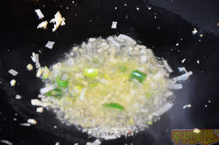 幸福美食:补钙最佳搭档虾皮烧豆腐的做法步骤:3