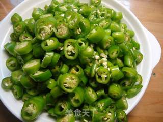 香辣美味的饭遭殃之——青椒豆豉辣酱的做法步骤:2