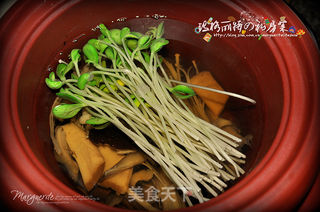 鲜美的菌汤面的做法步骤:2