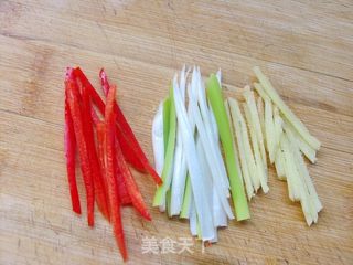 清爽好味道——清炒香芹豆干的做法步骤:3