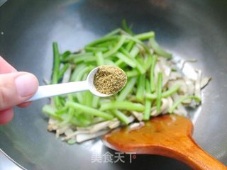 清爽好味道——清炒香芹豆干的做法步骤:8