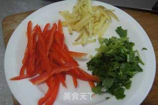 清蒸鲈鱼的做法步骤:2