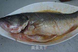 清蒸鲈鱼的做法步骤:3
