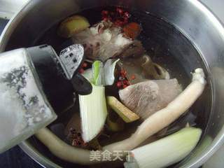 京味小吃:色白汤浓---白汤杂碎的做法步骤:3