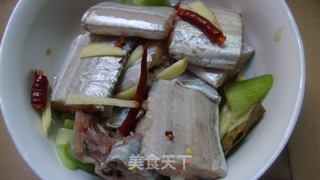 椒香带鱼的做法步骤：1