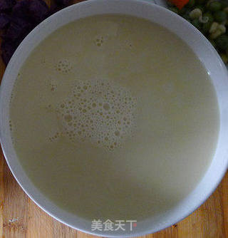 五彩香芹肉水饺的做法步骤:2