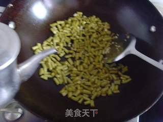 酸豆角炒鸡蛋的做法步骤：5