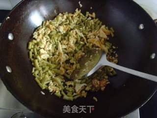 酸豆角炒鸡蛋的做法步骤：6