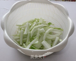 鱼香白菜帮的做法步骤:2