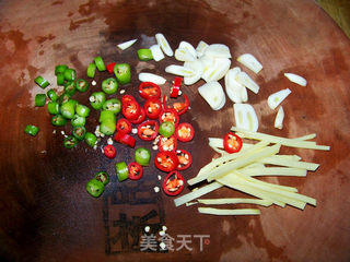 心蓝手制私房菜【口味莴笋条】——爽脆莴笋的小资范的做法步骤:3