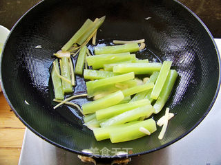 心蓝手制私房菜【口味莴笋条】——爽脆莴笋的小资范的做法步骤：6