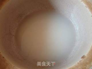 饭菜一锅出——砂锅鸡翅饭的做法步骤:2