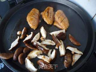饭菜一锅出——砂锅鸡翅饭的做法步骤:5