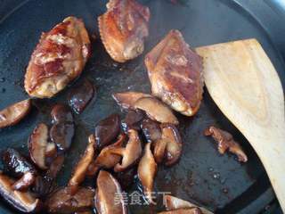 饭菜一锅出——砂锅鸡翅饭的做法步骤:7