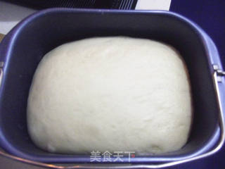 豆沙辫子面包—(4股)简单易操作的做法步骤:4