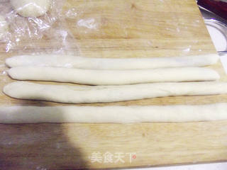 豆沙辫子面包—(4股)简单易操作的做法步骤:9