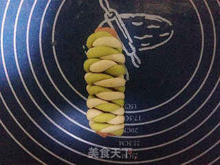 给冬天一抹嫩绿——蒸馒头之二:毛毛虫的做法步骤:9
