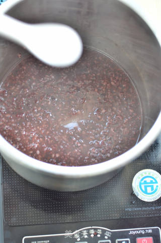 早餐粥的华丽吃法---椰香黑米水果粥的做法步骤:6