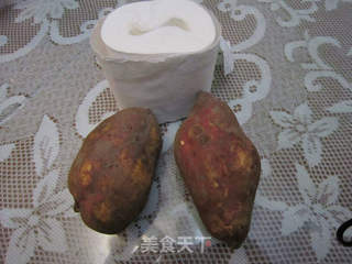 微波烤红薯的做法步骤:2