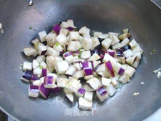 轻松搞定下饭菜——豆瓣酱茄丁的做法步骤:4