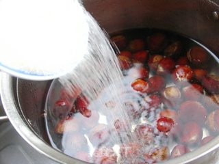 甜蜜的温暖——糖水栗子的做法步骤:6