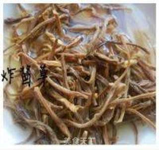 黄花菜焖啤酒鸡的做法步骤:6
