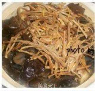 黄花菜焖啤酒鸡的做法步骤:11
