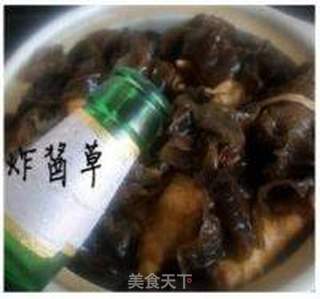 黄花菜焖啤酒鸡的做法步骤:12