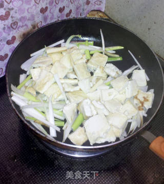 葱烧豆腐-上班族十分钟快手菜的做法步骤:9