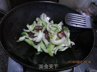 青菜炒香菇的做法步骤：4