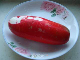 红萝卜黑木耳炒五花肉的做法步骤：1