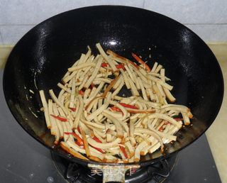 韭菜炒豆干的做法步骤:5