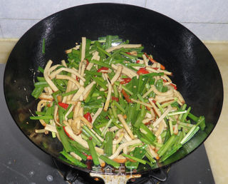 韭菜炒豆干的做法步骤:7