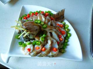 孔雀开屏蒸鲈鱼的做法步骤:3