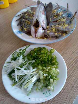 第一次制作清蒸鲈鱼(孔雀开屏)的做法步骤:3