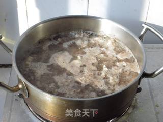 【茄汁萝卜牛肉砂锅】----适合孩子口味的一款汤煲的做法步骤:2