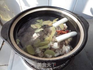 【茄汁萝卜牛肉砂锅】----适合孩子口味的一款汤煲的做法步骤:4