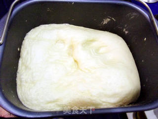 豆沙花环面包的做法步骤:3