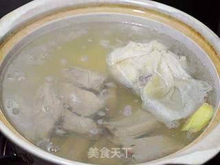莲藕排骨汤的做法步骤：3