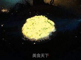 一款美味的早餐饼——鸡蛋韭菜豆渣饼的做法步骤:8