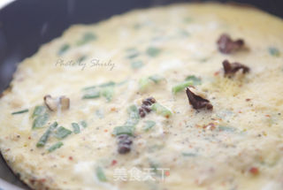 坚果香葱鸡蛋饼的做法步骤:2