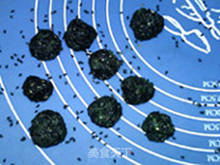 黑芝麻饴球的做法步骤:7