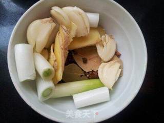 新疆大盘鸡的做法步骤:2
