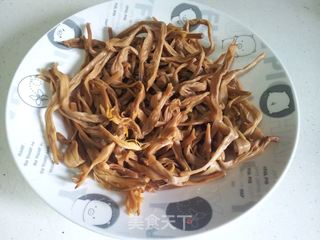 黄花菜蒸滑鸡的做法步骤:4