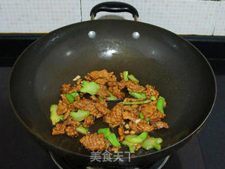 西兰花两吃之---【兰花梗炒肉】的做法步骤:10