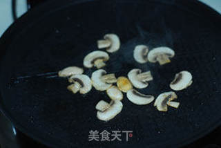 鱼籽鸡蛋煎吐司的做法步骤:2